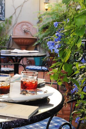 Lunch, dinner served; local cuisine, al fresco dining  - Hotel Boccaccio (Florence)