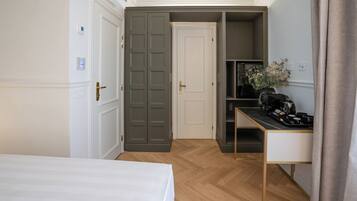 Premium bedding, minibar, in-room safe, desk