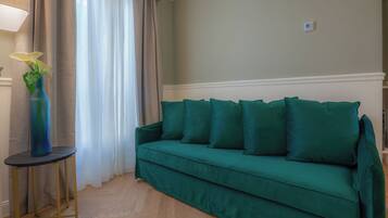 Premium bedding, minibar, in-room safe, desk