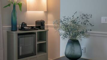 Classic-Zimmer | Hochwertige Bettwaren, Minibar, Zimmersafe, Schreibtisch