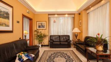 Coin salon dans le hall