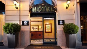 Property entrance - Hotel Piemonte (Rome)