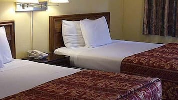 Kamar Standar, 2 Tempat Tidur Queen, Bebas Asap Rokok | Meja kerja, setrika/meja setrika, Wi-Fi gratis, dan seprai linen