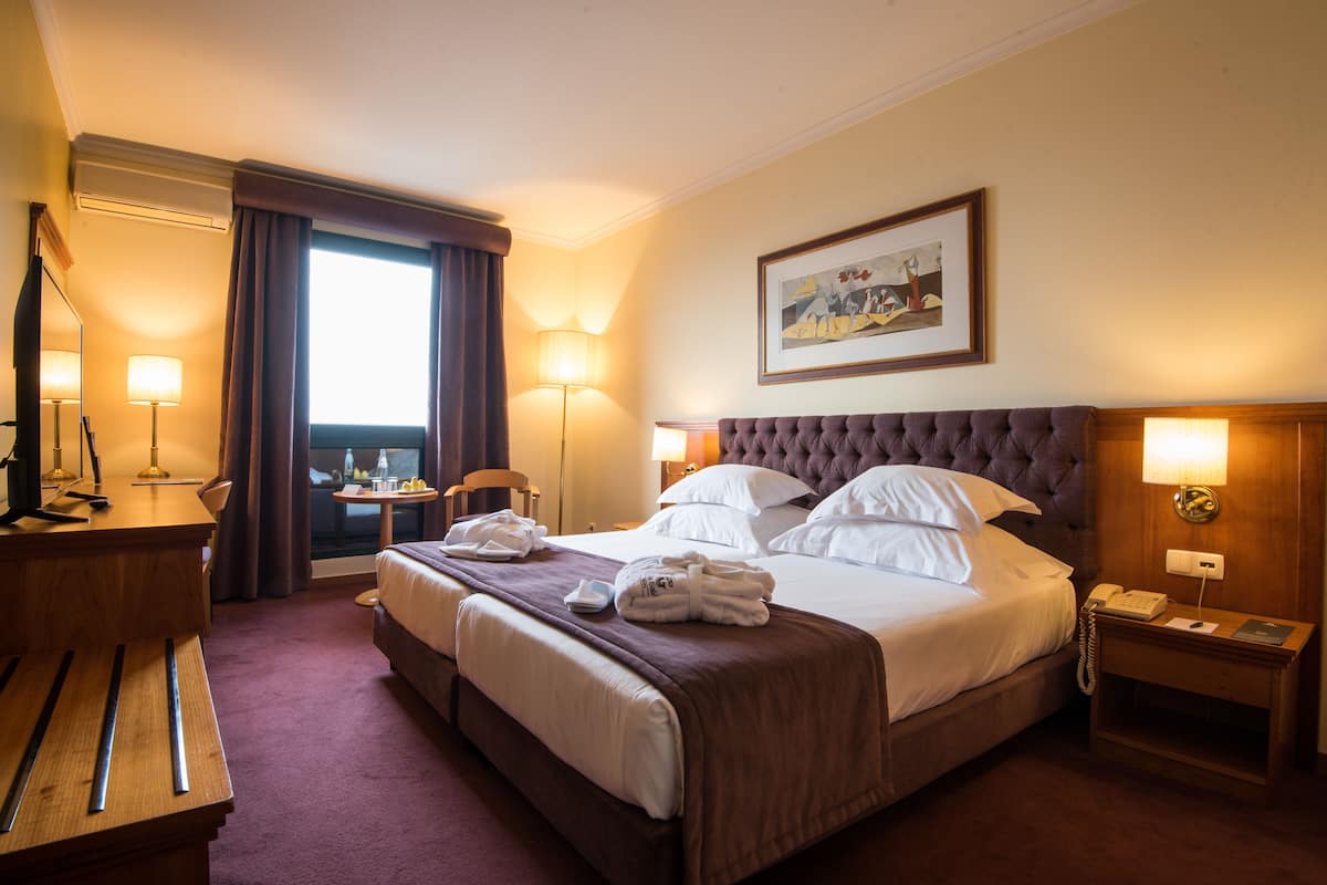 1 Schlafzimmer, Minibar, Schreibtisch, Verdunkelungsvorhänge