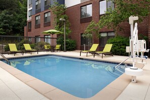 Seasonal outdoor pool, open 10:00 AM to 10:00 PM, pool umbrellas
