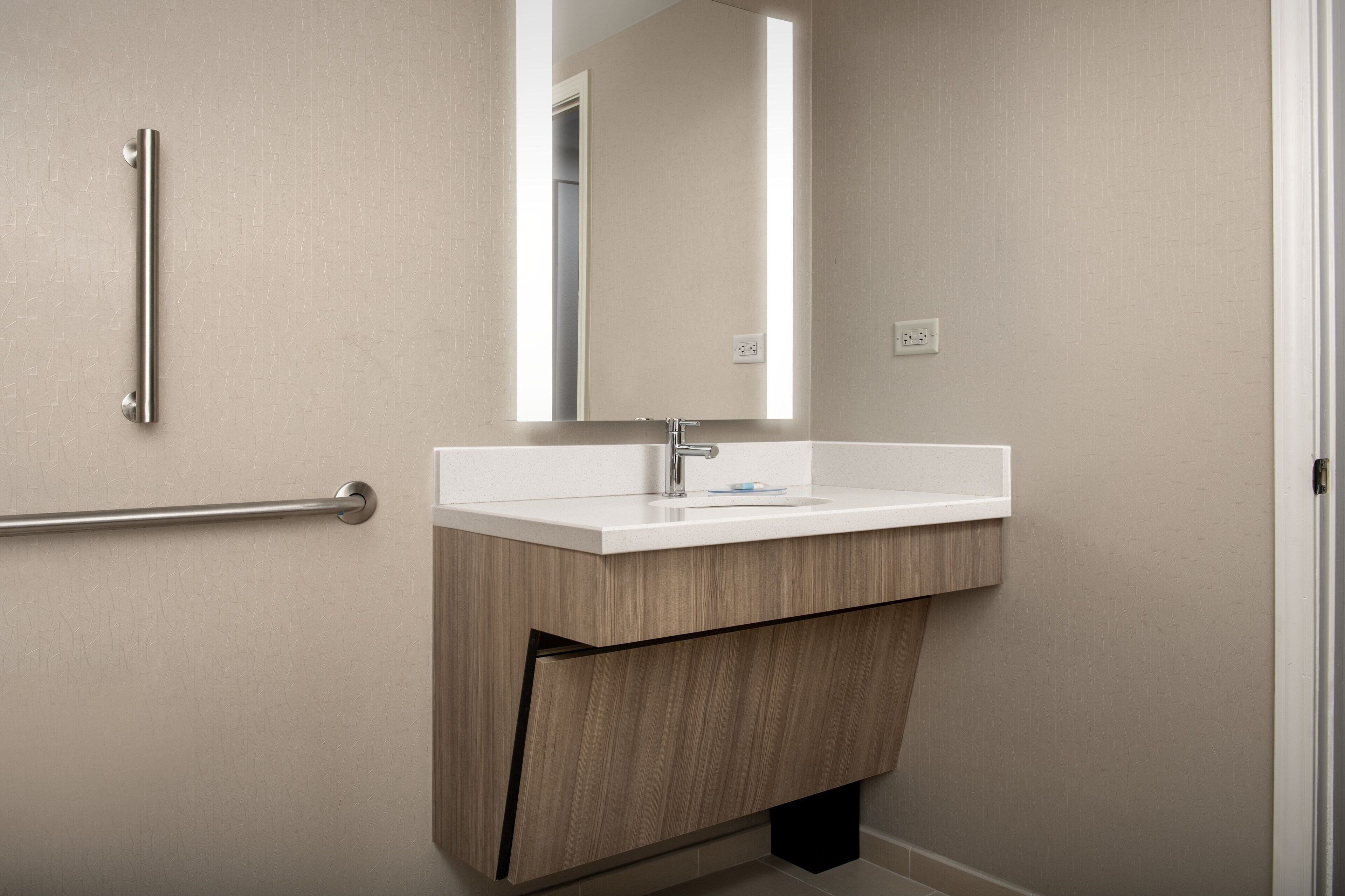 combined shower/bathtub, free toiletries, hair dryer, towels