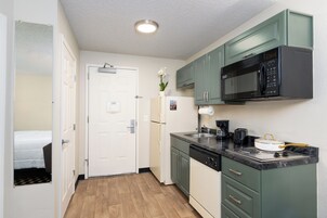 Pillowtop beds, desk, laptop workspace, blackout drapes