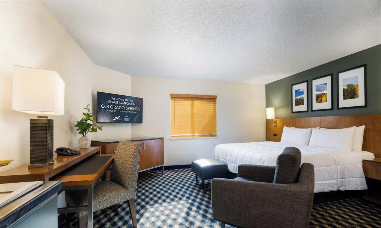 Studio, 1 King Bed, Mountain View | Pillow-top beds, desk, laptop workspace, blackout curtains