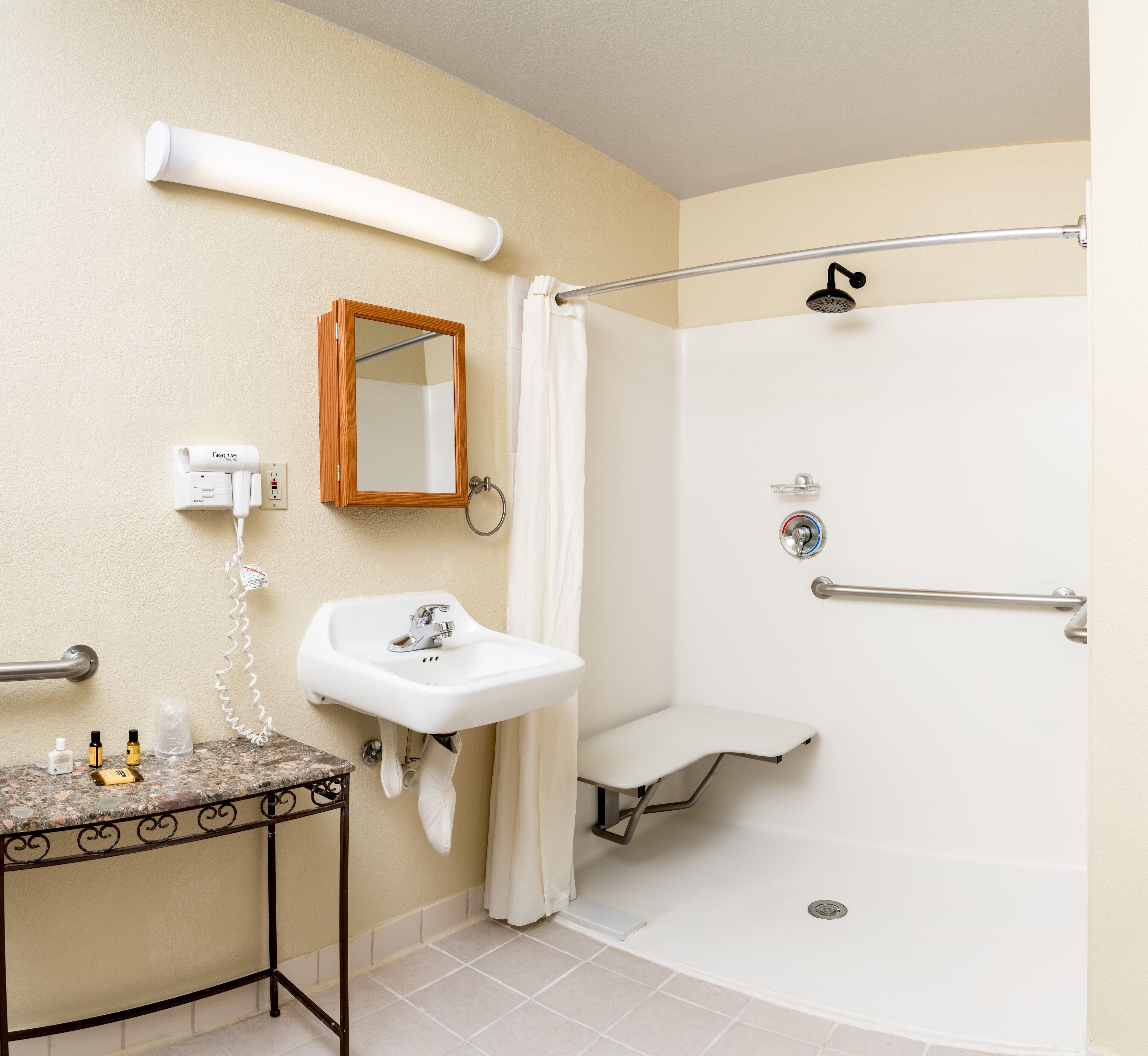 studio, accessible | bathroom | free toiletries, hair dryer, towels, soap