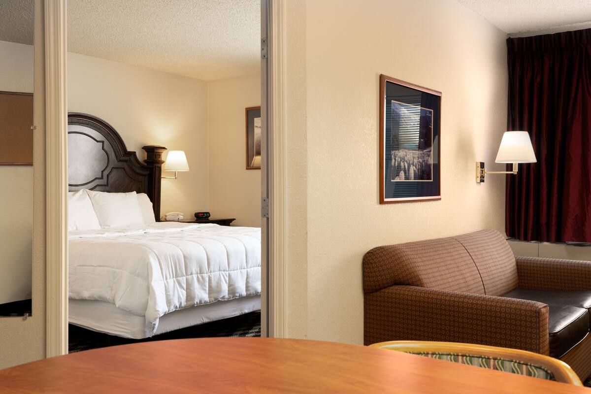 32-inch flat-screen tv with cable channels, tv