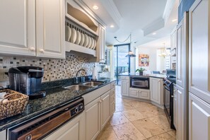 Apartment, 3 Bedrooms | Private kitchen