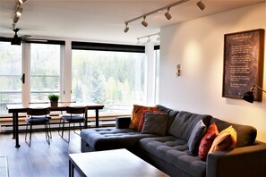 Premier Condo, 2 Bedrooms | Living area | LCD TV, fireplace, DVD player - Simba Run Condos 2Bed 2Bath (Vail)