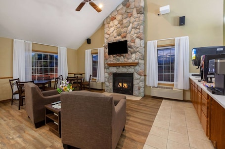 Desayuno para llevar incluido todos los días . Super 8 by Wyndham Berlin WI