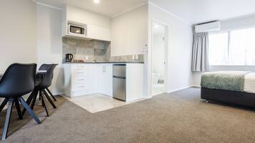 Standard Studio, Non Smoking, Kitchenette (Large Studio)