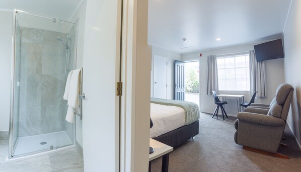 Standard-Studio, Nichtraucher, Kühlschrank und Mikrowelle (Standard studio) | Badezimmer