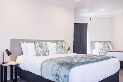 Bk's Pohutukawa Lodge