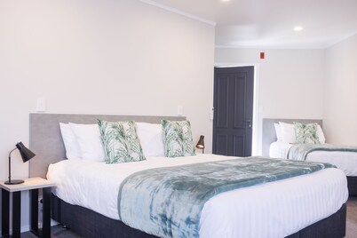 Bk's Pohutukawa Lodge