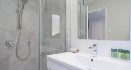 Bk's Pohutukawa Lodge