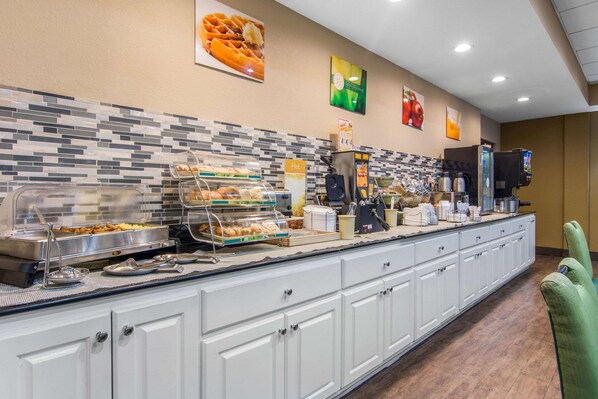 Free buffet breakfast 