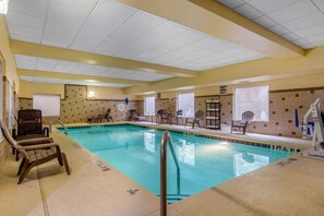 Indoor pool, sun loungers