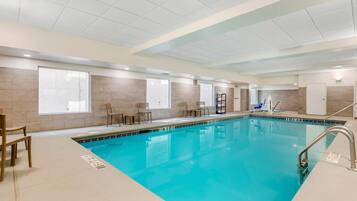 Indoor pool, sun loungers