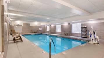 Indoor pool, sun loungers