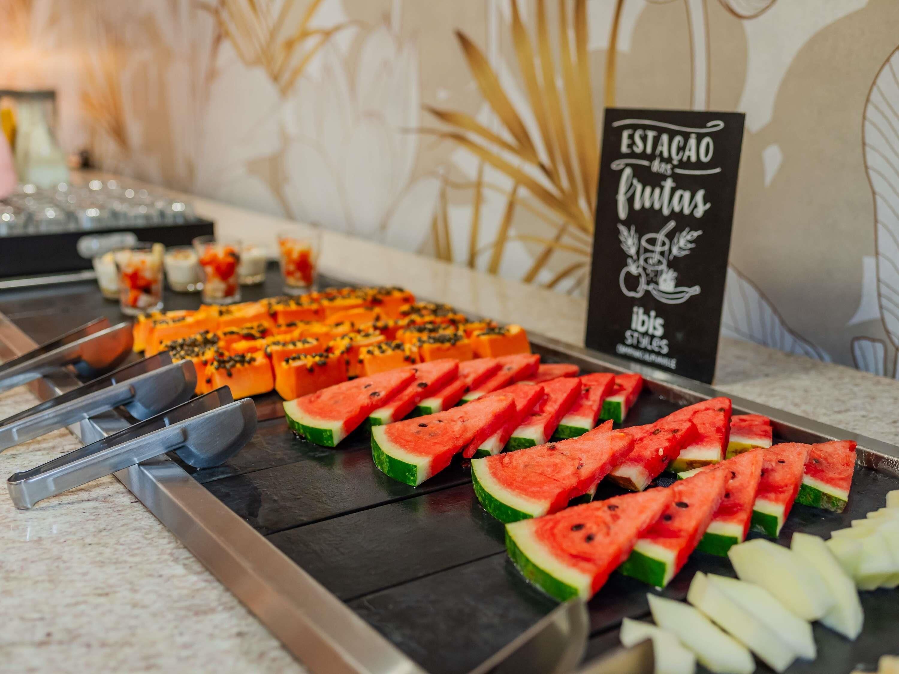 Café da manhã com buffet todos os dias mediante uma taxa
