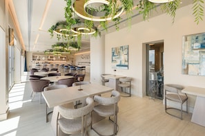 2 restaurants, breakfast, lunch, dinner served; international cuisine