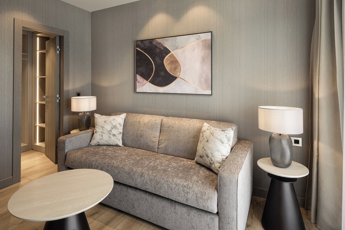 Suite, 1 Bedroom | Minibar, in-room safe, desk, laptop workspace