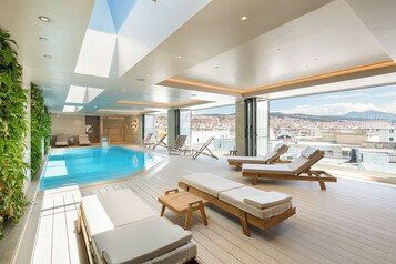 Indoor pool, pool loungers