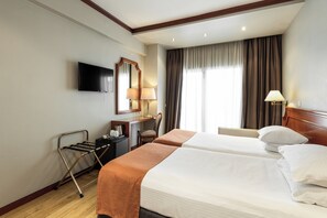 Standard Room, 2 Single Beds, Accessible Bathtub, Smoking