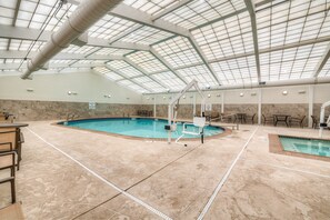 Indoor pool - Holiday Inn Tacoma Mall by IHG (Tacoma)