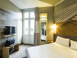 Premium bedding, pillowtop beds, desk, laptop workspace