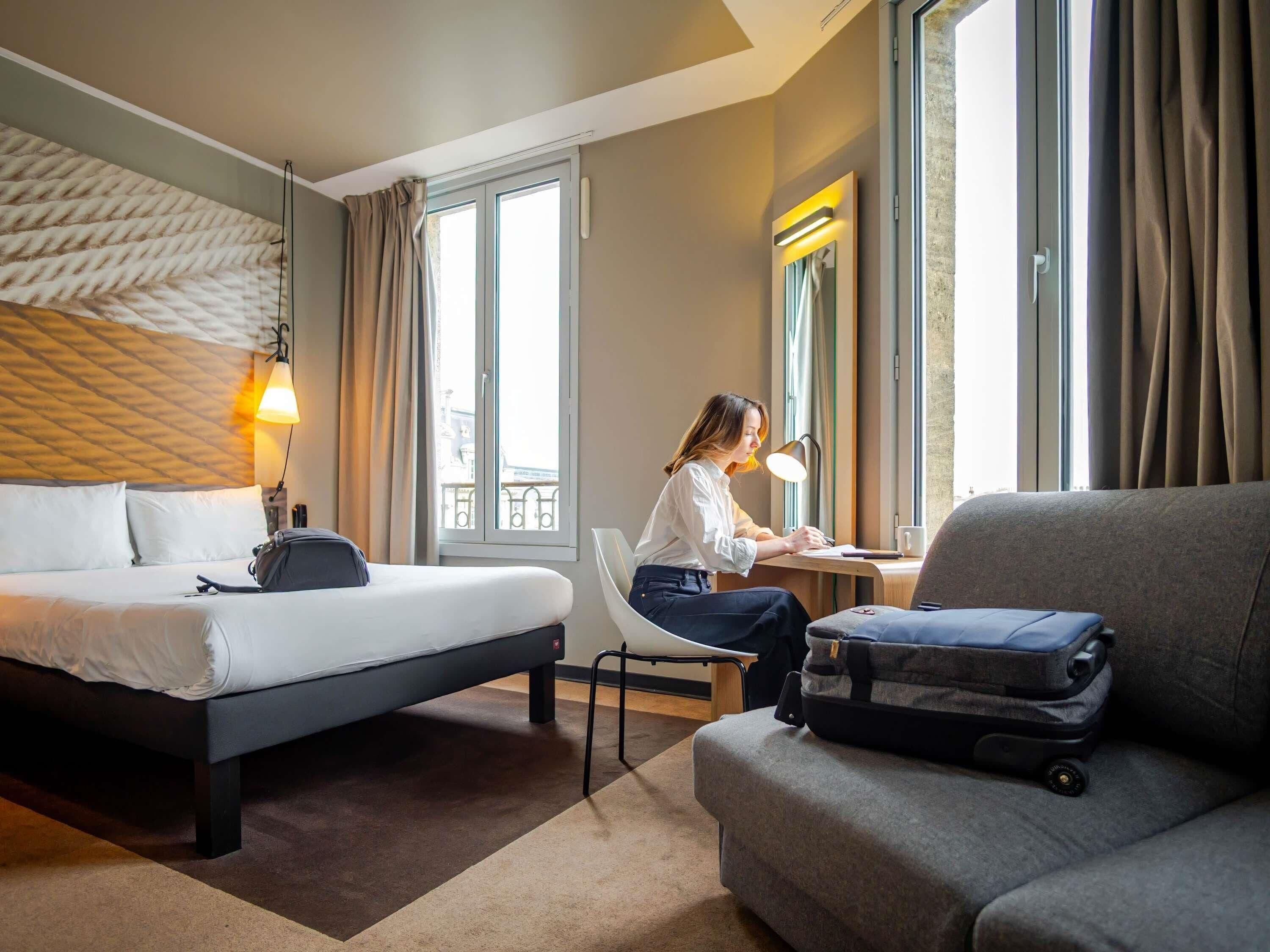 Chambre supérieure, 2 lits doubles | Literie de qualité, lit avec matelas à plateau-coussin, bureau