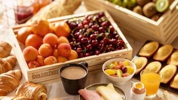 Dagelijks ontbijtbuffet (EUR 13.9 per persoon)
