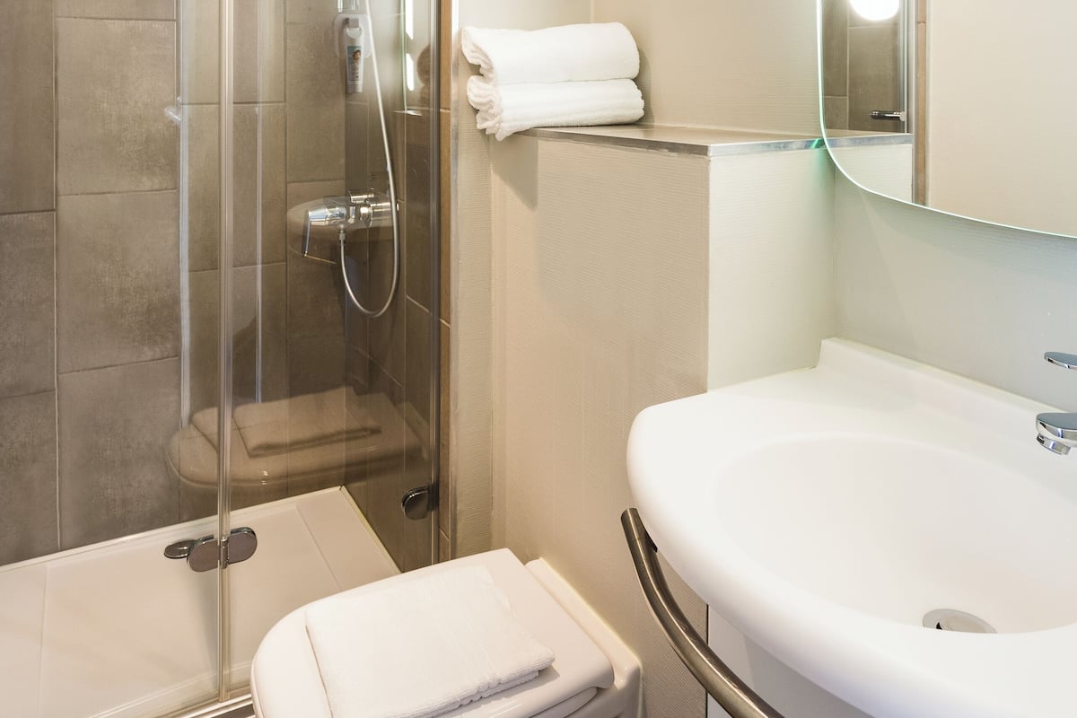 Shower, eco-friendly toiletries, hair dryer, towels