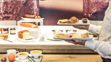 Petit déjeuner buffet (14 EUR par personne)