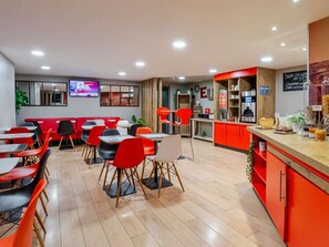 Buffet déjeuner servi tous les jours en supplément