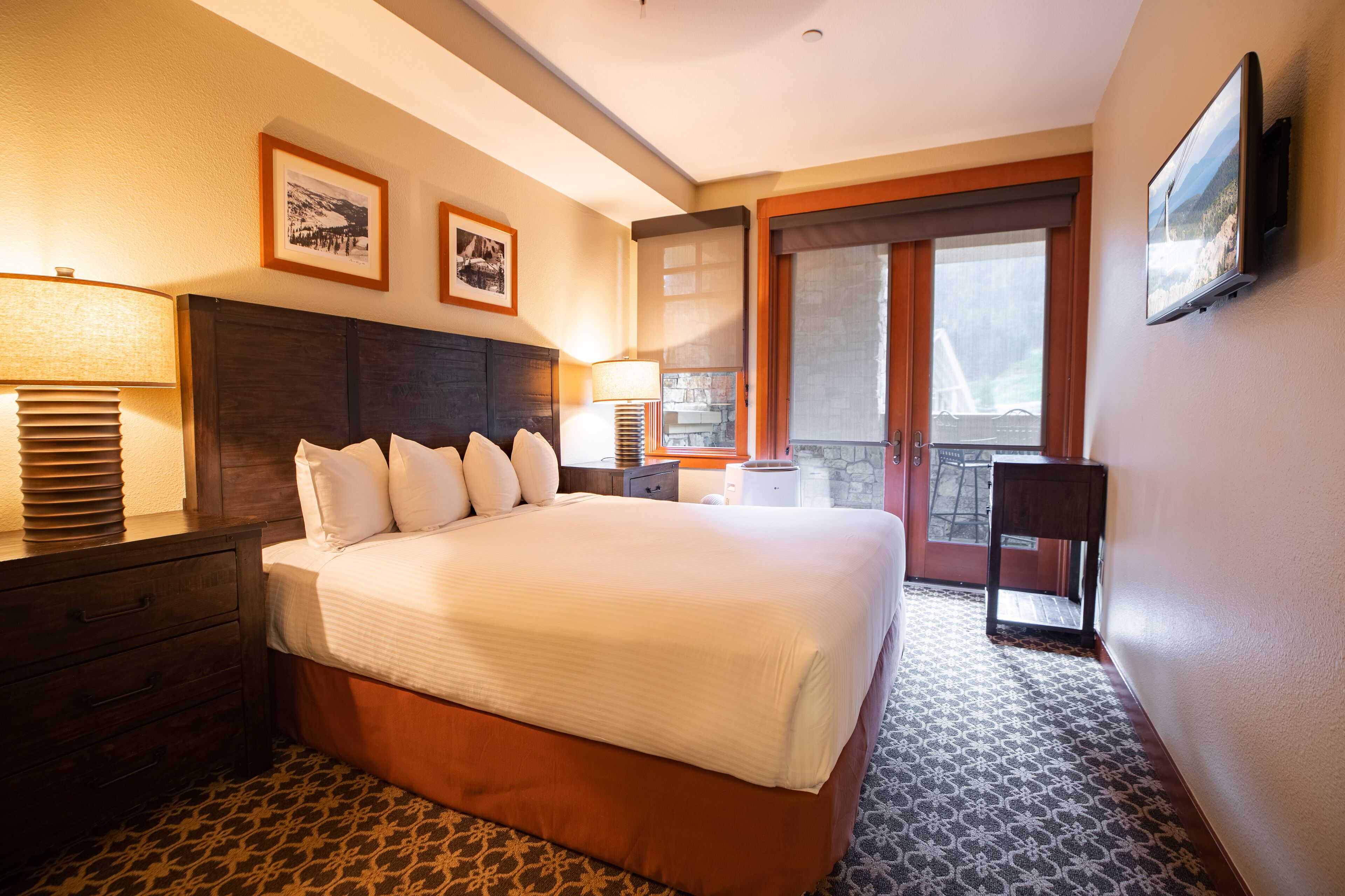 individually decorated, individually furnished, laptop workspace