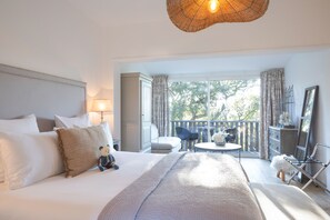 Chambre Double Confort | Literie de qualité supérieure, surmatelas, minibar