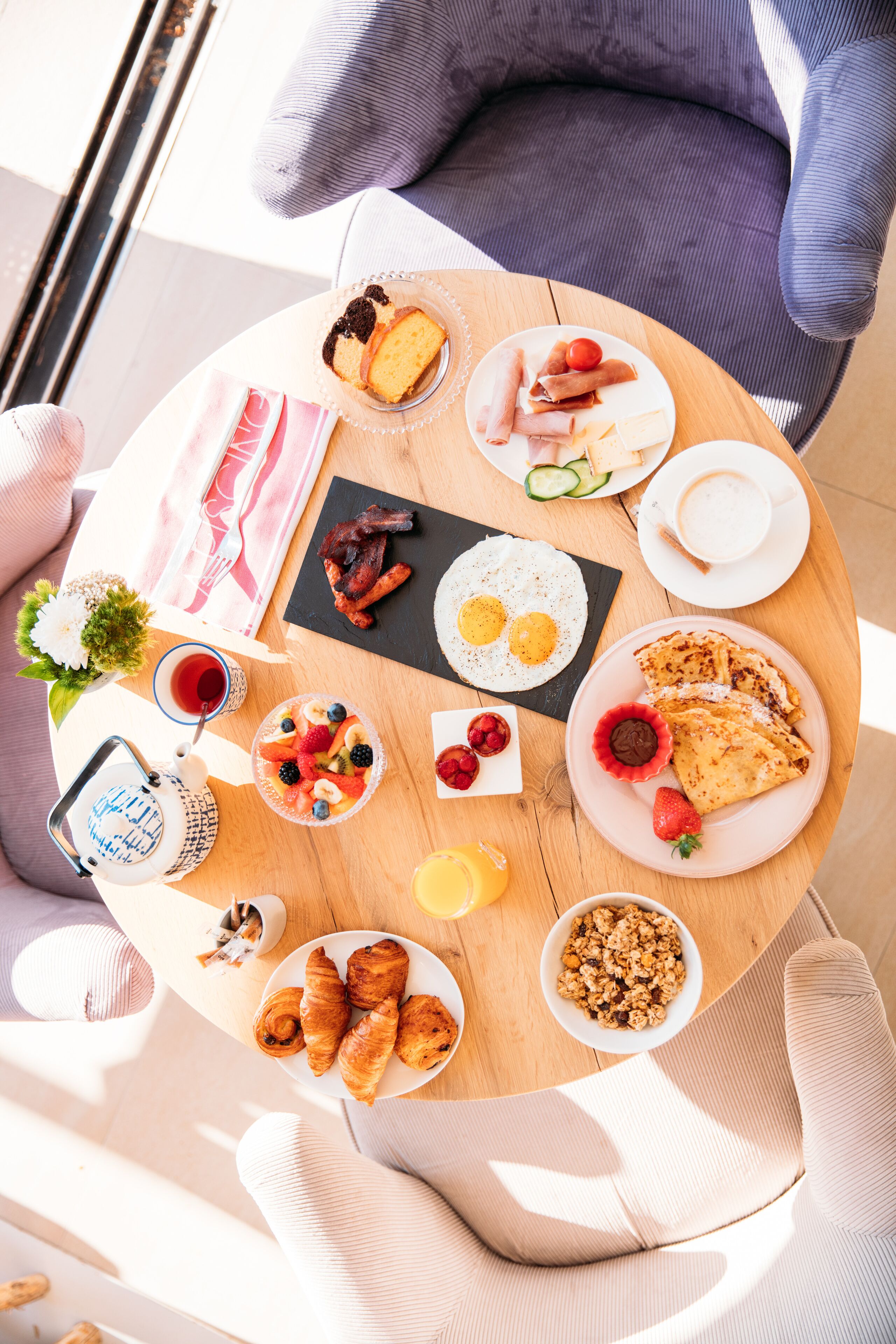 daily buffet breakfast (eur 27 per person)