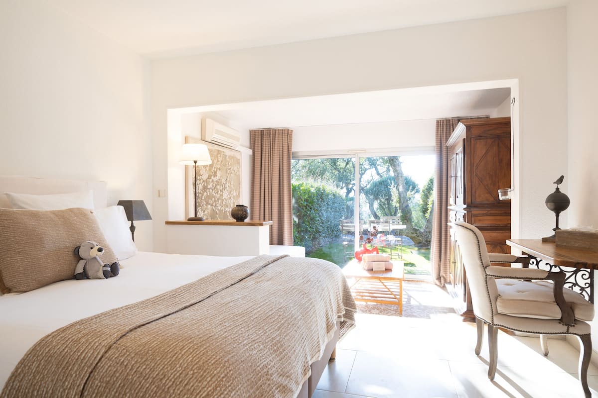 Triple Room | 1 bedroom, premium bedding, pillowtop beds, minibar