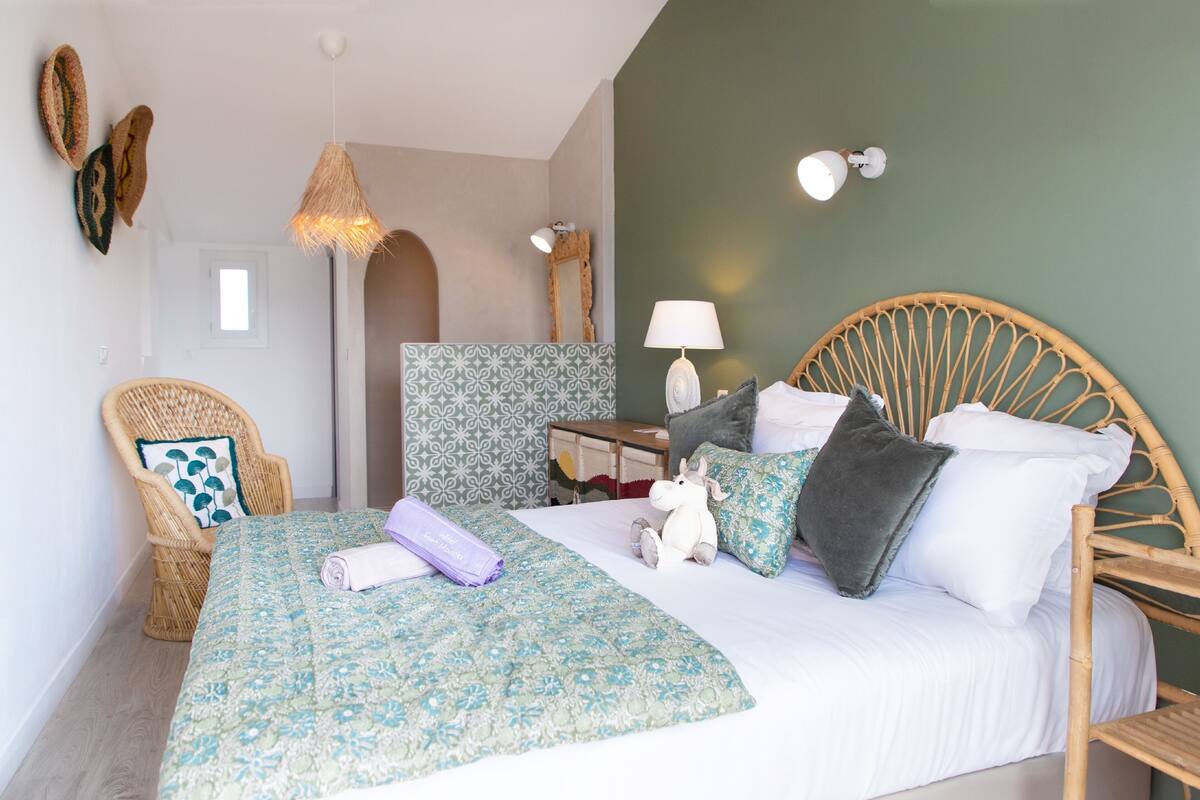 Petite Chambre | Rúmföt af bestu gerð, rúm með „pillowtop“-dýnum, míníbar