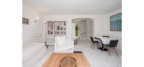 Ropa de cama de alta calidad, colchones con pillow-top y minibar 