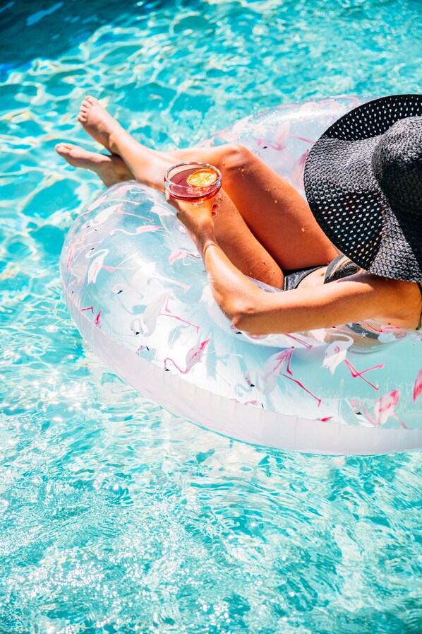 Outdoor pool, pool loungers