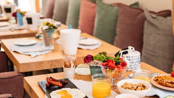 Daily buffet breakfast for a fee