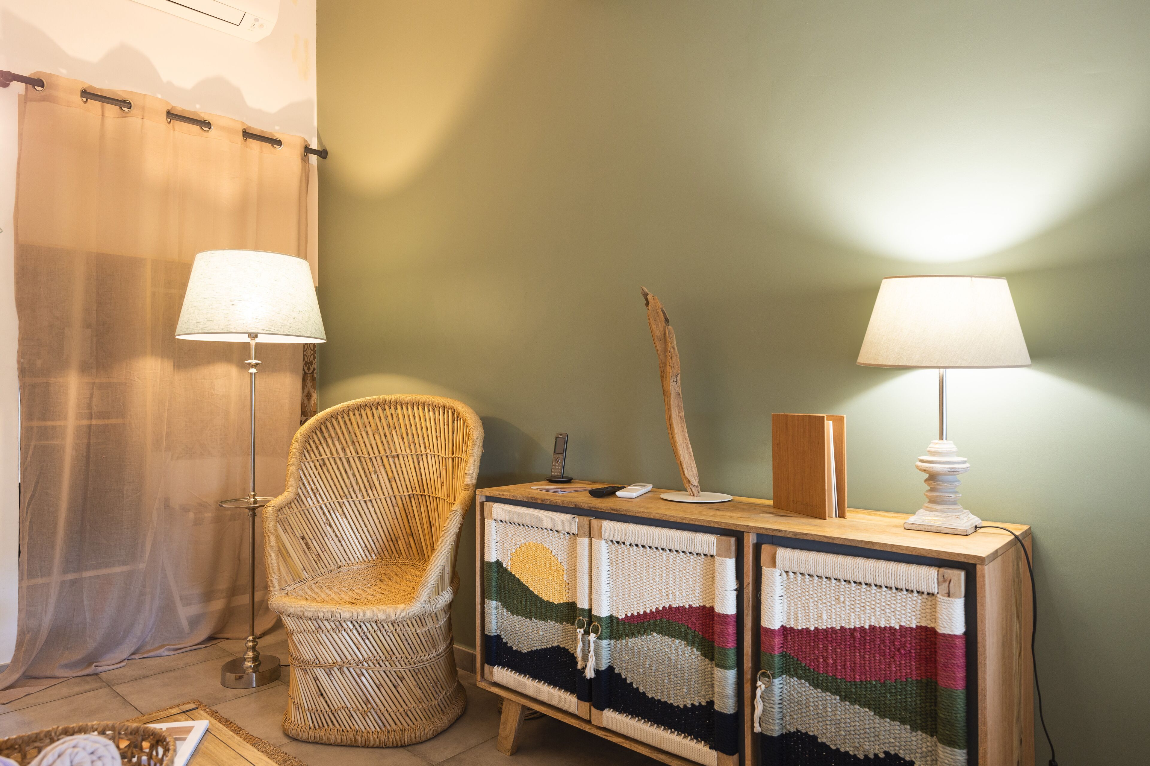 petite chambre | 1 bedroom, premium bedding, pillow-top beds, minibar