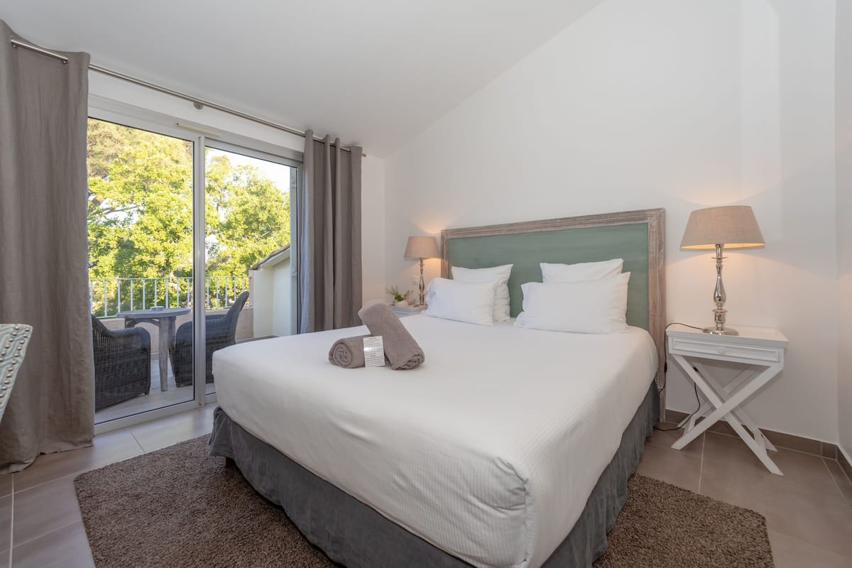 Classic Double Room | 1 bedroom, premium bedding, pillowtop beds, minibar
