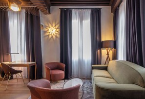 Junior Suite | Premium bedding, down comforters, minibar, in-room safe