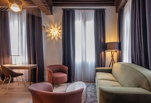 Suite Junior | Literie de qualité supérieure, couette en duvet d'oie, minibar